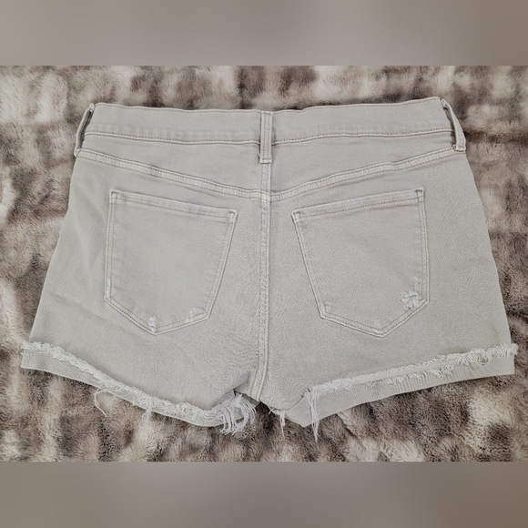 Old Navy Distressed Stech jean shorts - Picture 2 of 5